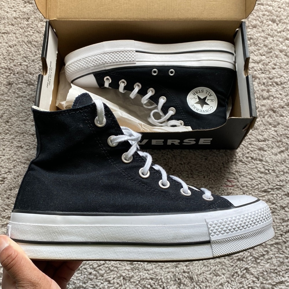 Chuck Taylor Converse Platform